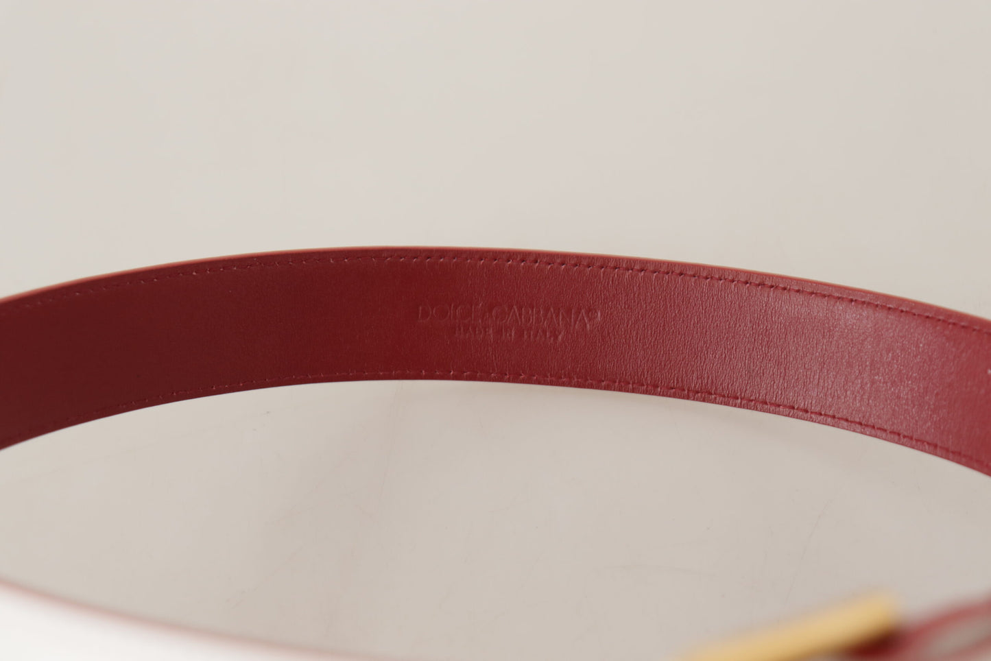 Dolce & Gabbana elegante witte leren riem met gegraveerde gesp