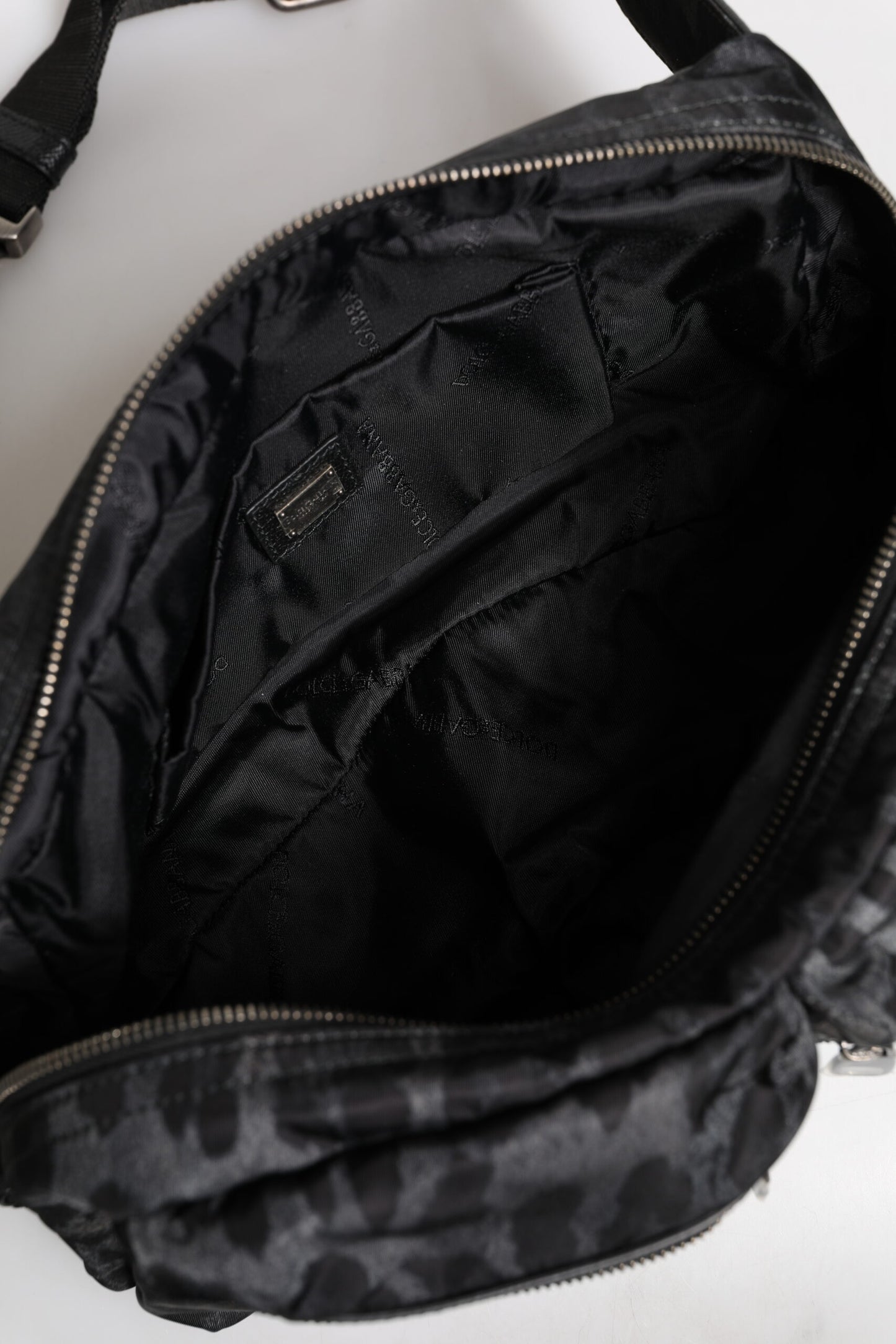 Dolce & Gabbana Gürteltasche in Schwarz und Grau mit Leopardenmuster und DG-Logo