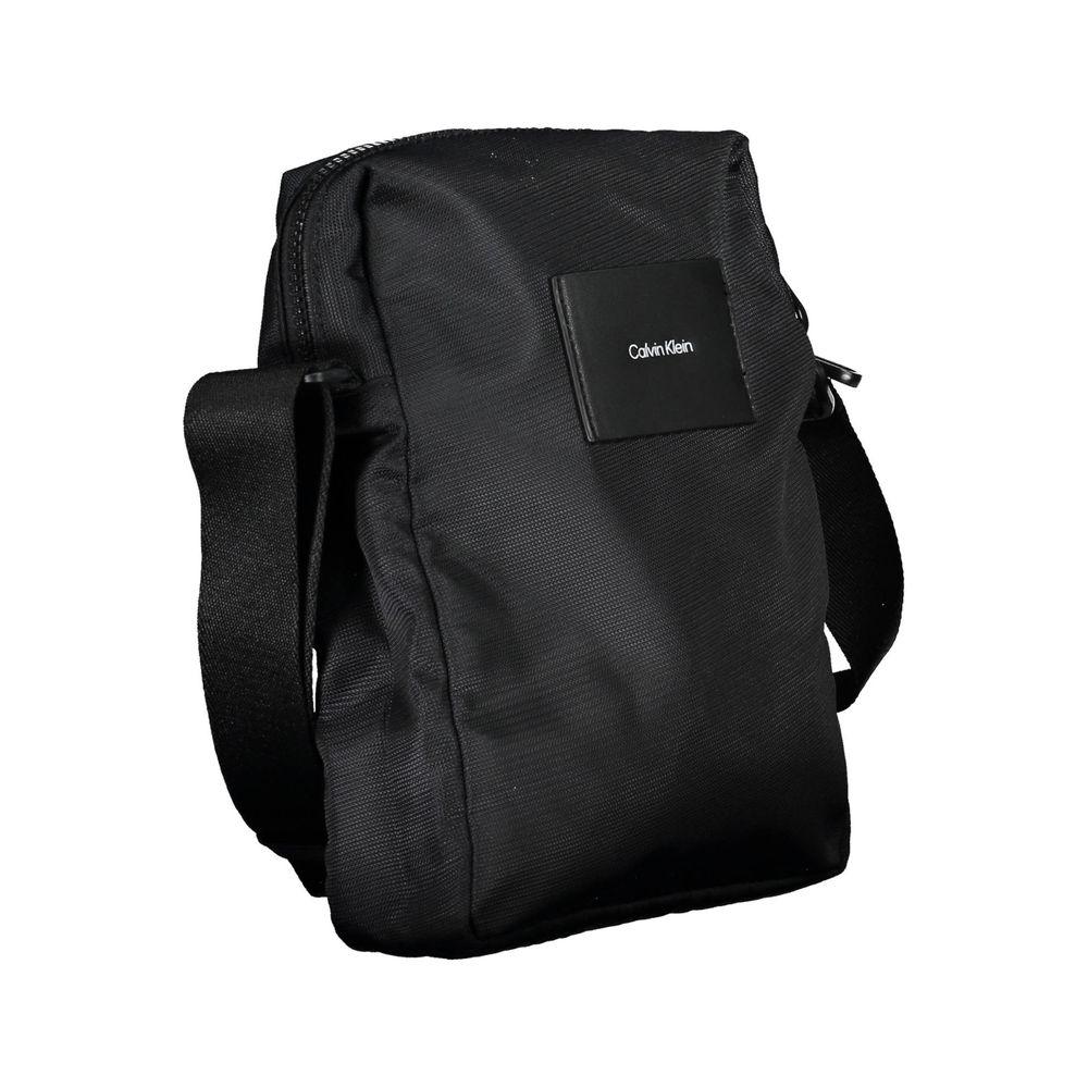 Calvin Klein schoudertas in zwart gerecycled polyester met logo en contrasterende details - MARANOS