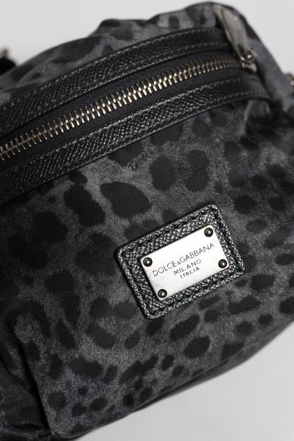 Dolce &amp; Gabbana Gürteltasche in Schwarz und Grau mit Leopardenmuster und DG-Logo