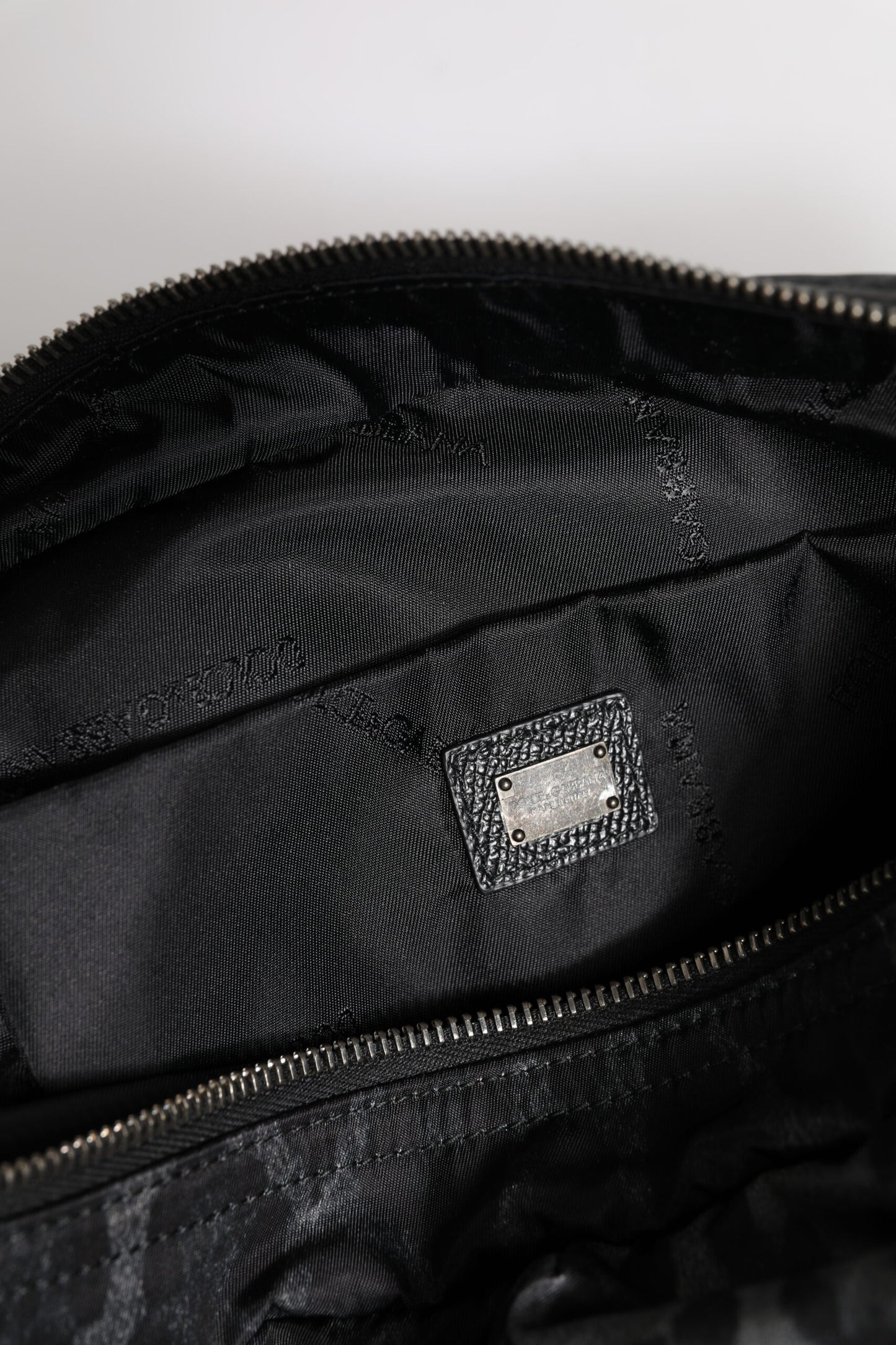 Dolce &amp; Gabbana Gürteltasche in Schwarz und Grau mit Leopardenmuster und DG-Logo