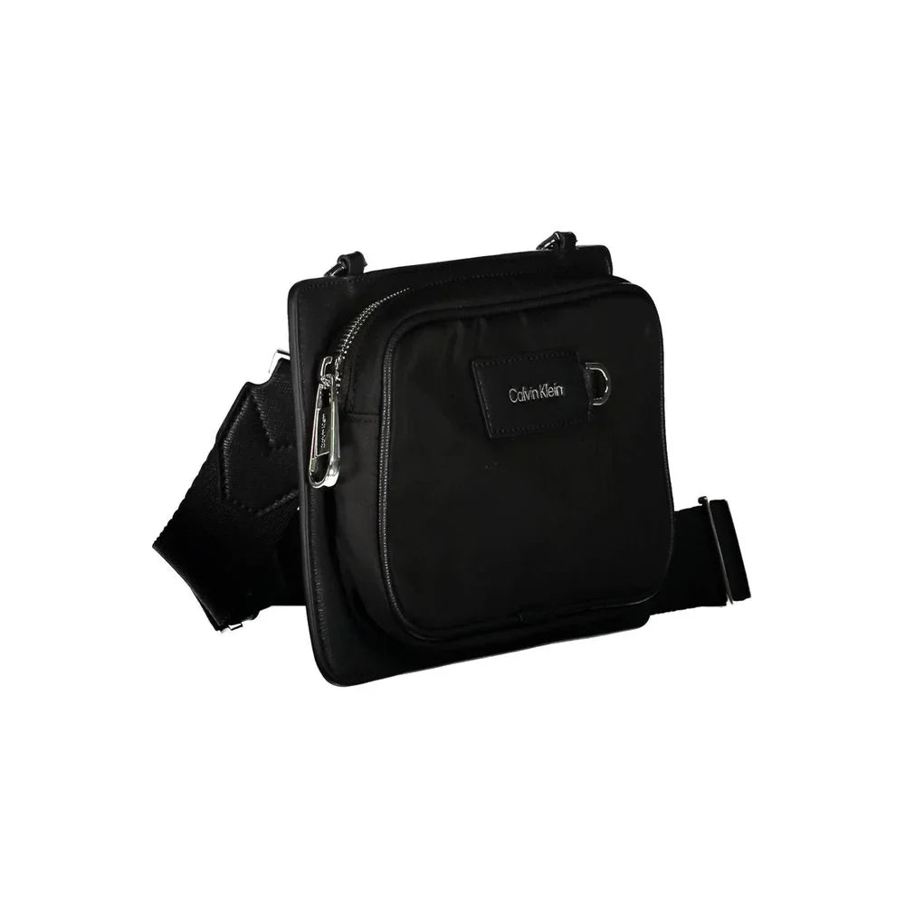 Calvin Klein schoudertas in zwart gerecycled polyester met logo en contrasterende details - MARANOS