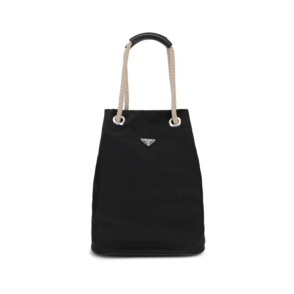 Prada Medium Mariner Re-Nylon bucket bag in zwart Prada
