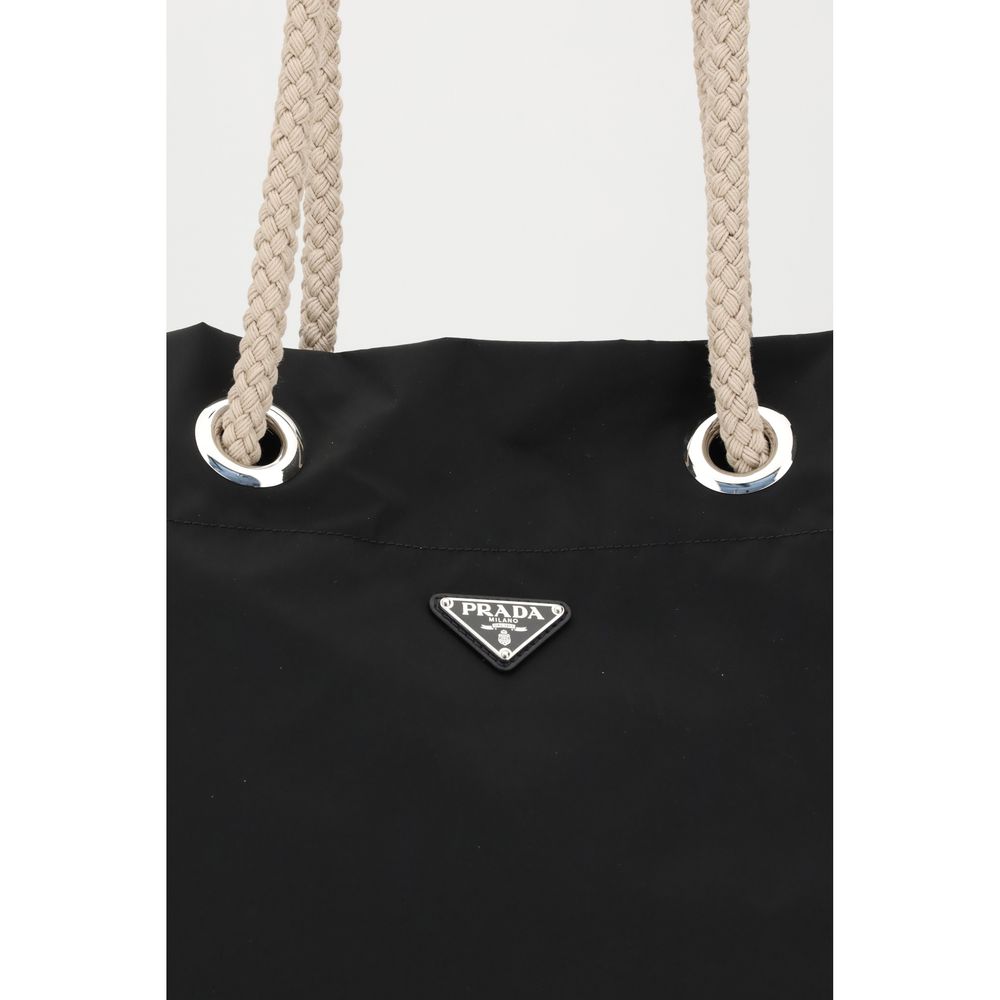 Prada Medium Mariner Re-Nylon bucket bag in zwart Prada